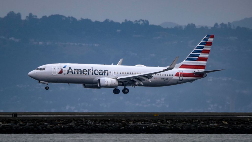 Boeing 737-800 (N816NN) - American B738 flaring over RWY28L on a cool, overcast morning at KSFO.