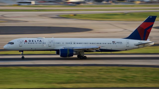 Boeing 757-200 (N683DA)