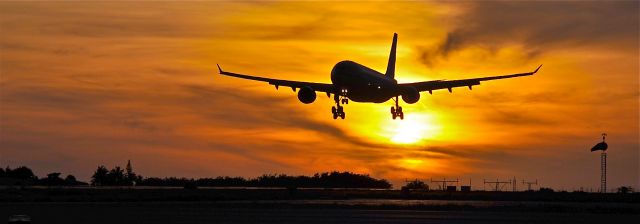 — — - Landing KLM on Bonaire