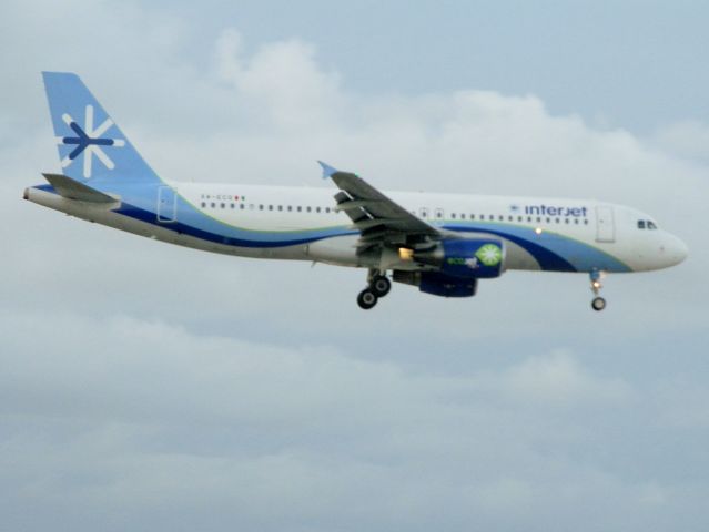 Airbus A320 (XA-ECO)