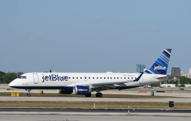 Embraer ERJ-190 (N353JB)