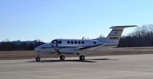 Beechcraft Super King Air 200 (N241PH)