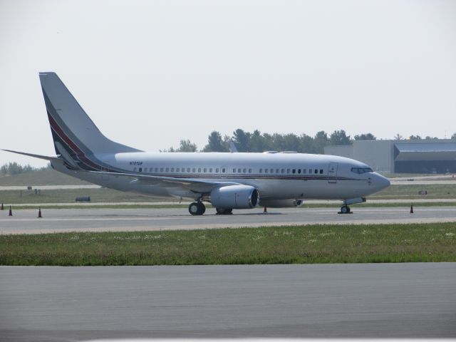 Boeing 737-700 (N721UF) - Very private BBJ flew into BGR from LAS - guess they were looking for some cooler temps. Pushing 90 today in Bangor, Maine.