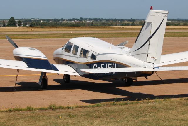Piper Seneca (C-FJEU) - Privée.