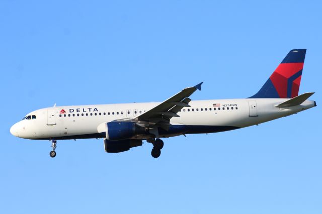 Airbus A320 (N374NW) - Delta A320 in nice light at PHL!