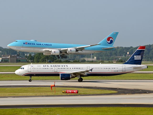 N189UW — - A US Airways A321 awaiting take off while a Korean Air B747-8F is about to touch down.