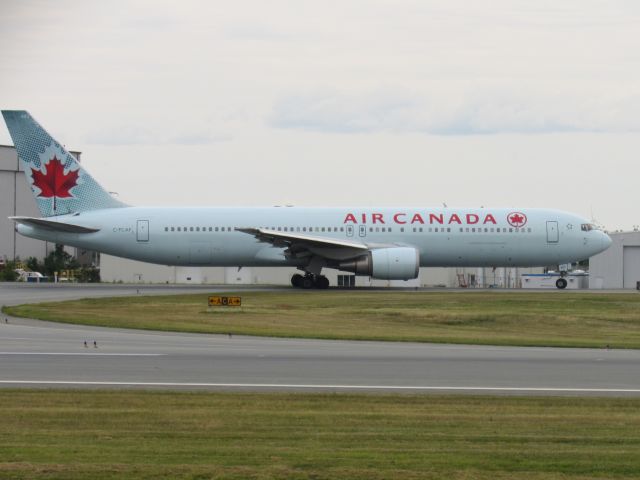 BOEING 767-300 (C-FCAF)