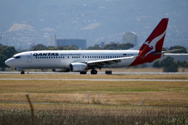 Boeing 737-800 (VH-VXC) - On taxiway, heading for Terminal One after landing on runway 023. Wednesday 29th October 2014.