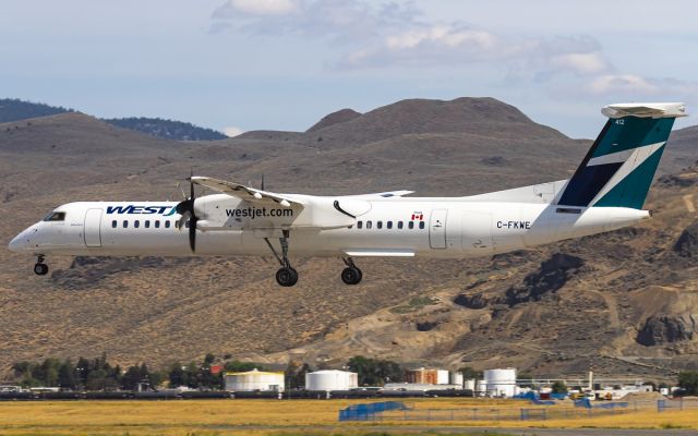 de Havilland Dash 8-400 (C-FKWE)