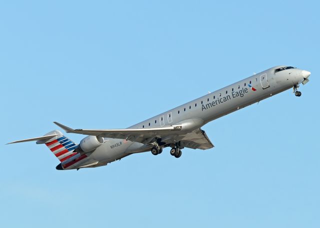 Canadair Regional Jet CRJ-900 (N943LR)