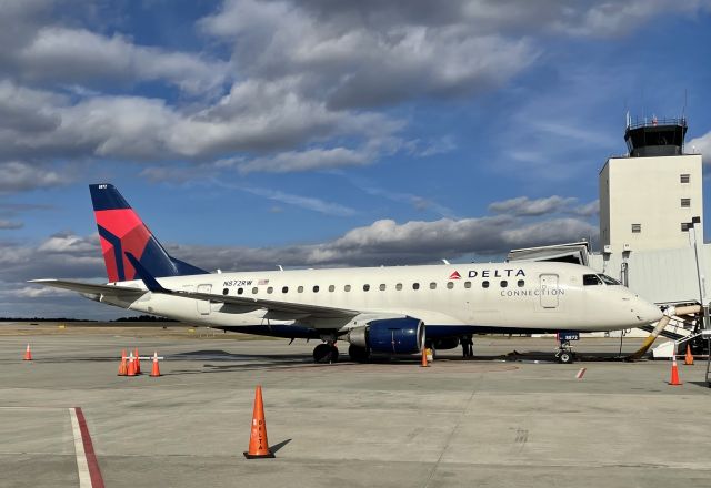 Embraer 170/175 (N872RW) - A republic E170 on a cold and windy day at GSP. 1/17/21.  Former Midwest Connect.