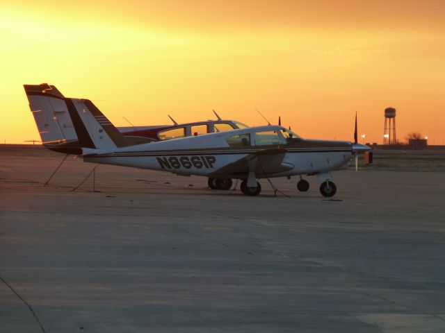 Piper PA-24 Comanche (N8661P)