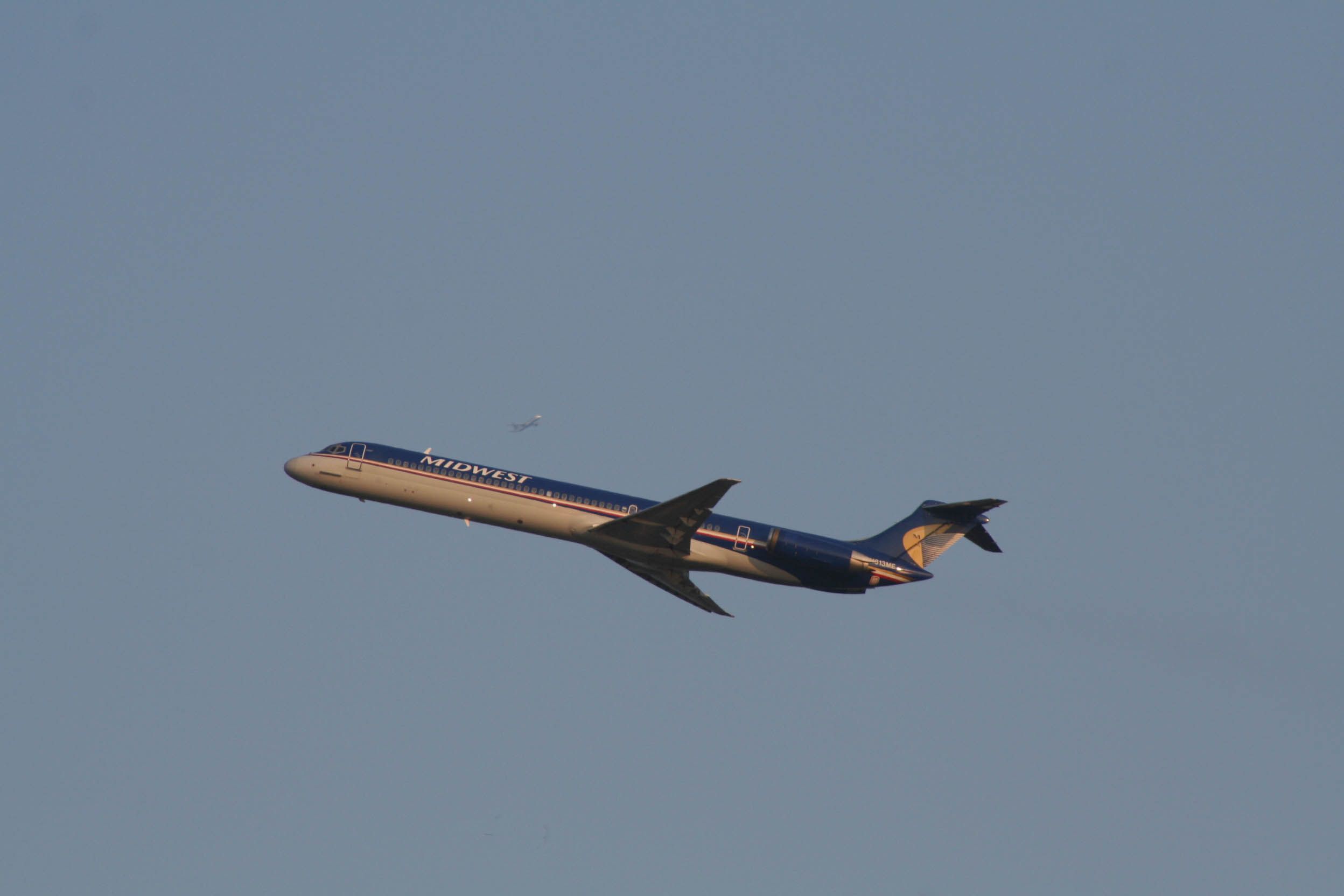 McDonnell Douglas MD-81 (N813ME)