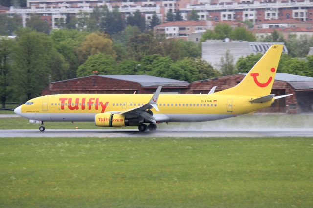 Boeing 737-800 (D-ATUB)