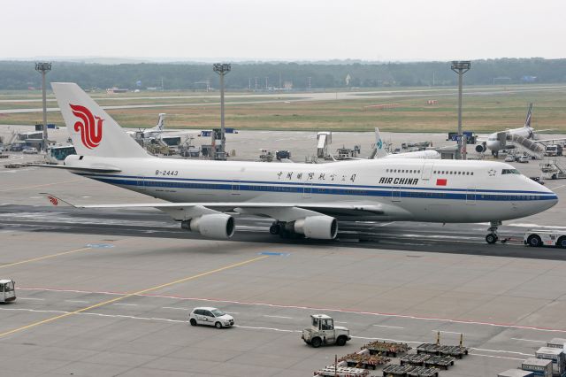 Boeing 747-400 (B-2443)