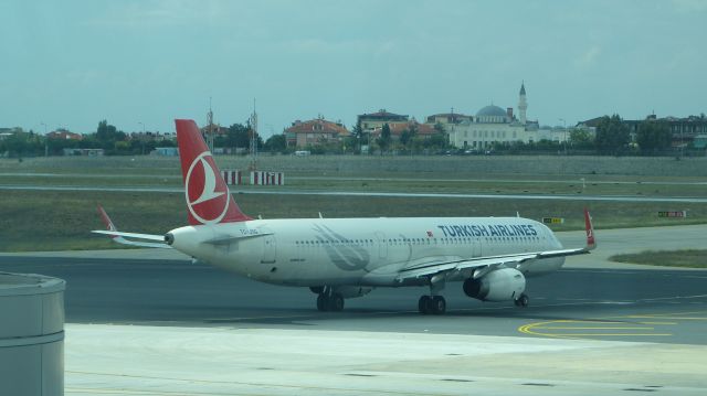 Airbus A321 (TC-JSG) - THY1885 to Vienna