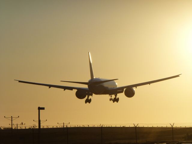 — — - Delta airlines landing on 7R