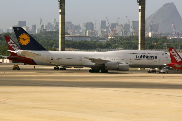 Boeing 747-200 (D-ABYL)