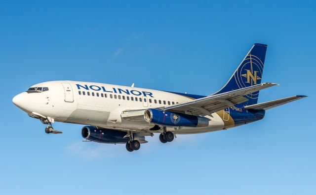 Boeing 737-200 (C-GNLK)