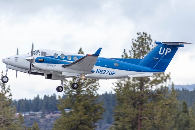 Beechcraft Super King Air 300 (N827UP) - Departing off 29