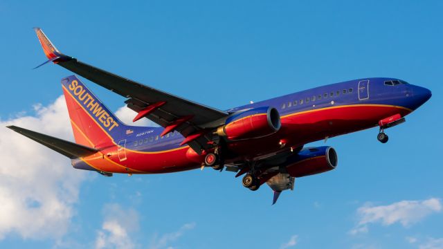 Boeing 737-700 (N287WN) - Landing at Dallas Love Field August 25, 2020.