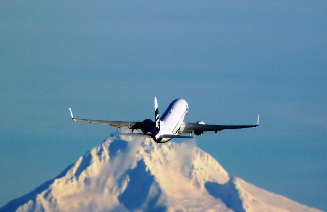 Boeing 737-700 (N627AS)