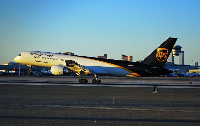 Boeing 757-200 (N426UP) - United Parcel Service - UPS Boeing 757-24APF N426UP (cn 25457/477)  Las Vegas - McCarran International (LAS / KLAS) USA - Nevada, November 9, 2010 Photo: Tomás Del Coro