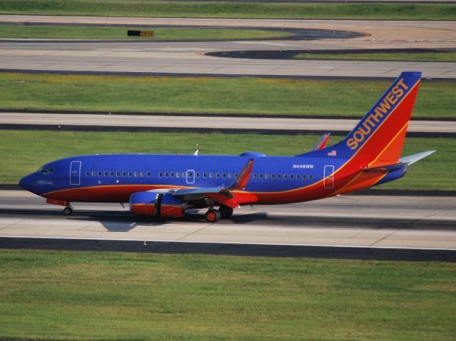 Boeing 737-700 (N448WN) - "Kitty Hawk" arriving - 6/16/12