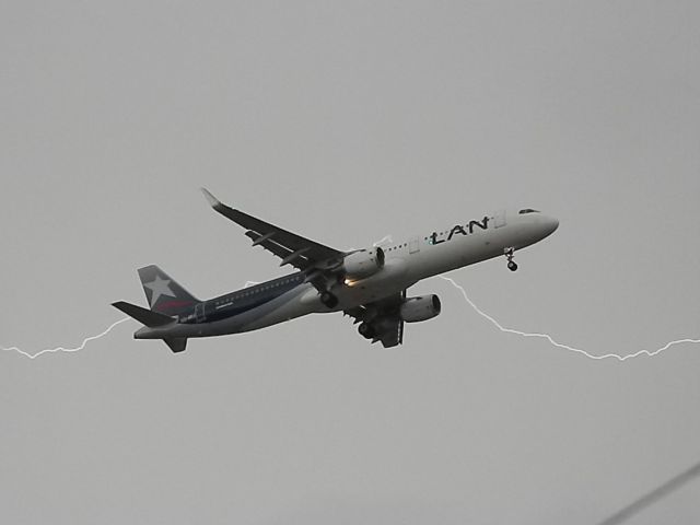 Airbus A321 (CC-BEJ)