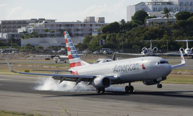 Boeing 737-800 (N315PE)