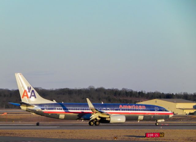 Boeing 737-800 (N817NN)