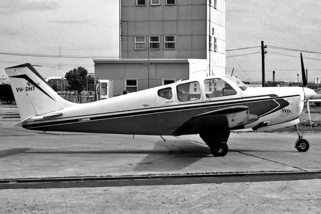Beechcraft 35 Bonanza (VH-DHT) - BEECH B33 DEBONAIR- REG VH-DHT (CN CD716) - ESSENDON MELBOURNE VIC. AUSTRALIA - YMEN (9/10/1973) 35MM B/W NEGATIVE SCAN.