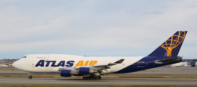 Boeing 747-400 (N472MC)