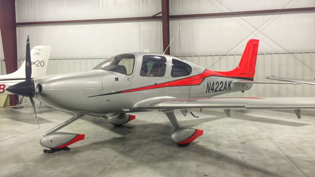 Cirrus SR-22 (N422AK)