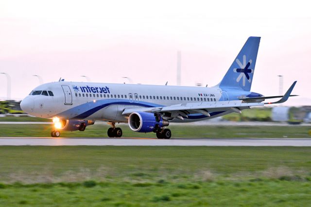 Airbus A320 (XA-JMA)
