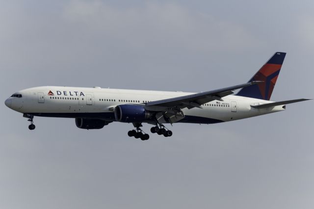 Boeing 777-200 (N865DA) - Arriving into LA after its flight from Tokyo NRT. 8/5/2017