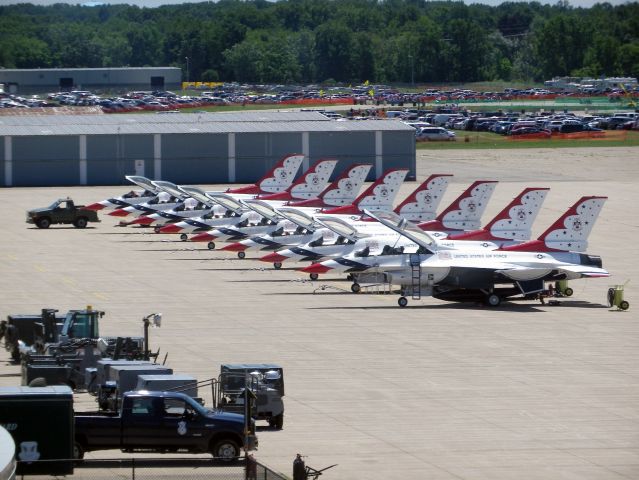 — — - USAF Thunderbirds @ KBTL (Battle Creek, MI) July 2014br /Picture taken from the old BTL Tower.