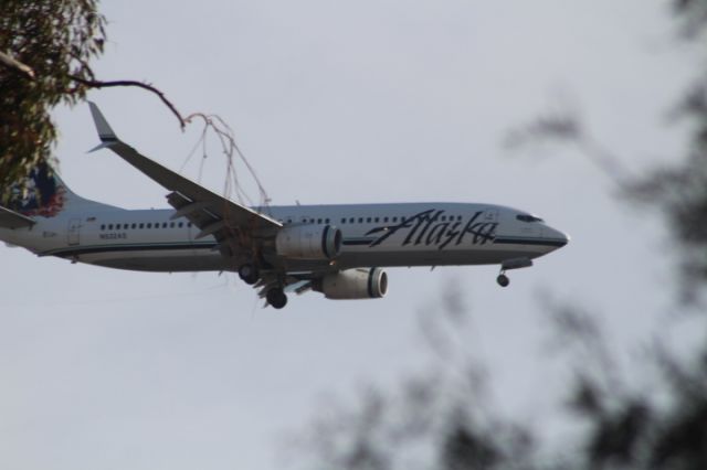 Boeing 737-800 (N532AS) - FINAL APPROACH 27 KSAN