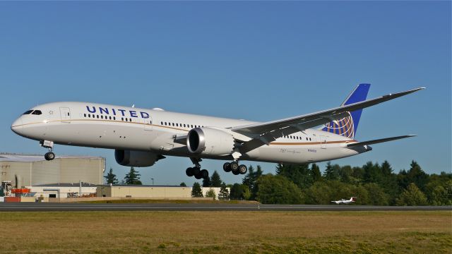 Boeing 787-9 Dreamliner (N38950) - BOE167 from KBFI on short final to Rwy 34L to complete a flight test on 8/4/14. (LN:181 / cn 36402).