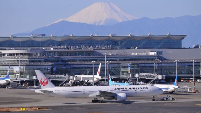 BOEING 777-300ER (JA740J)