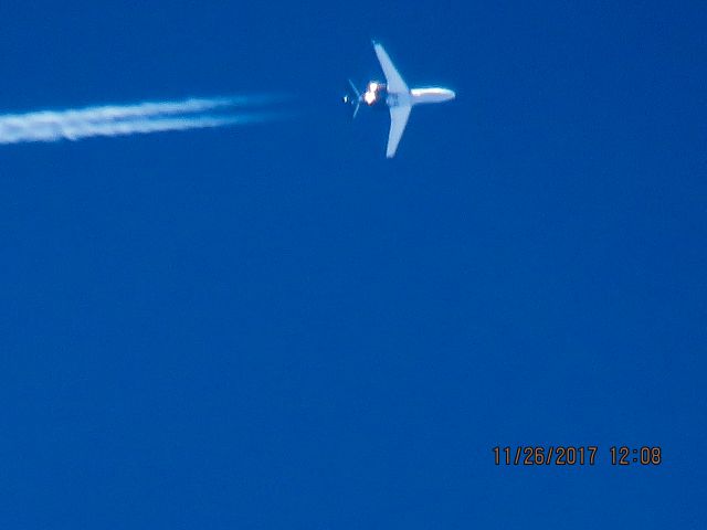 Embraer Phenom 300 (N528TM)