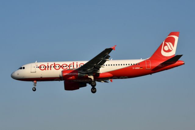 Airbus A320 (D-ABNH)