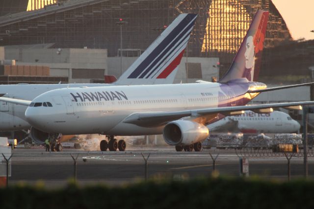 Airbus A330-200 (N381HA)