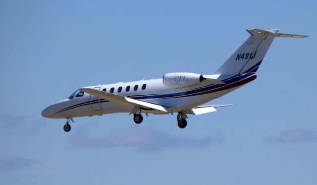 Cessna Citation CJ3 (N491J) - On final is this 2007 Cessna Citation 525B in the Spring of 2019.