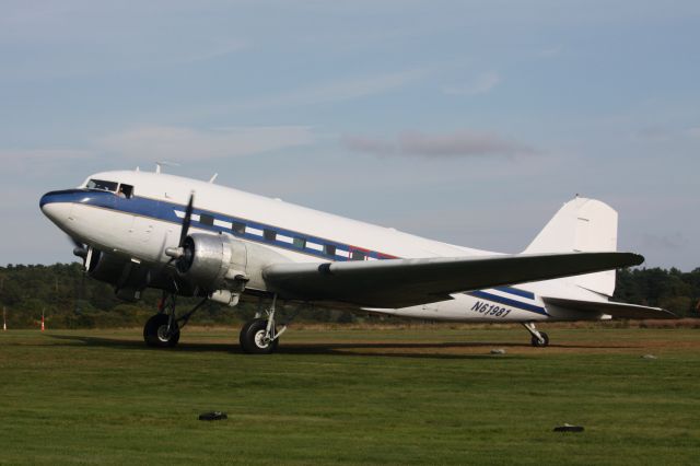 Douglas DC-3 (N61981)