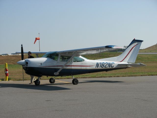 Cessna Skylane (N182NC)
