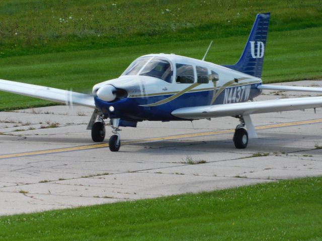 Piper Cherokee Arrow (N4437W)