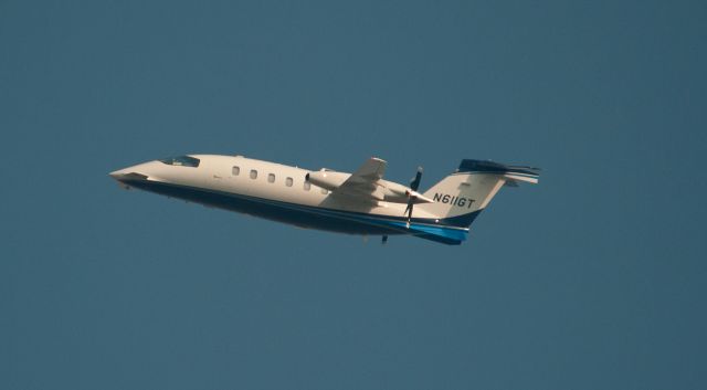 Piaggio P.180 Avanti (N611GT) - Aircraft departing 27 at Carson City