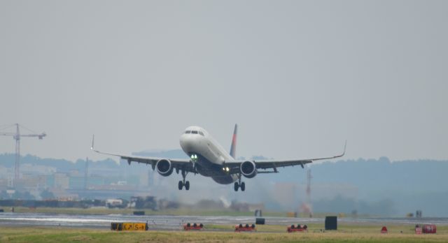 Airbus A321 —