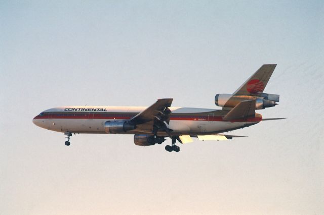 McDonnell Douglas DC-10 (N68044) - Final Approach to Narita Intl Airport Rwy34 on 1989/01/03